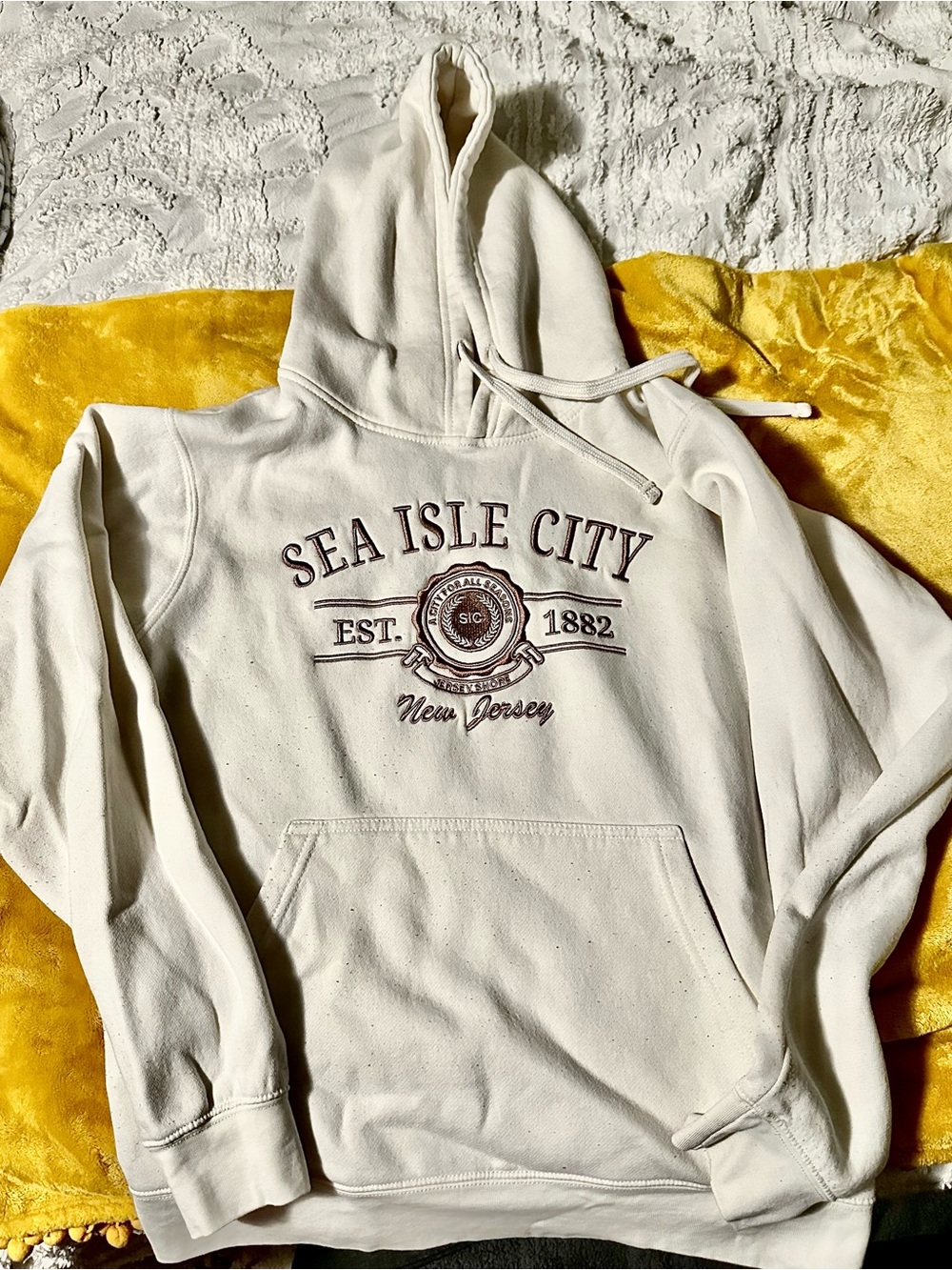 Sea Isle City NJ Cream Pullover Hoodie - Womens Graphic Sweatshirt